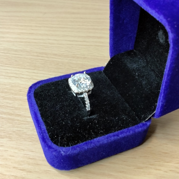 Moissanite🥰 lab grown 2 carat diamond round cushion paved Halo engagement ring - Picture 13 of 14